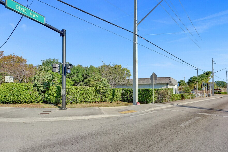 More Photos Of 3311 N Dixie Hwy, Pompano Beach Freestanding For Lease