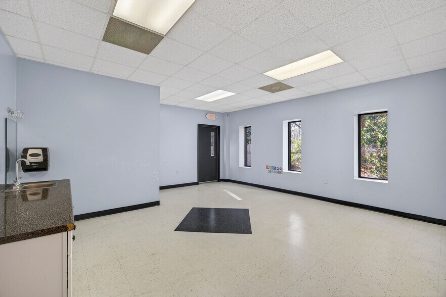 More Photos Of 3910 Princess Place Dr, Wilmington Daycare Center For Lease