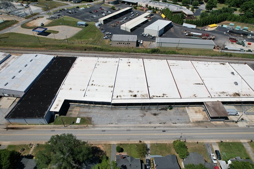 More Photos Of 108 Pennsylvania Ave, Greer Light Distribution For Lease