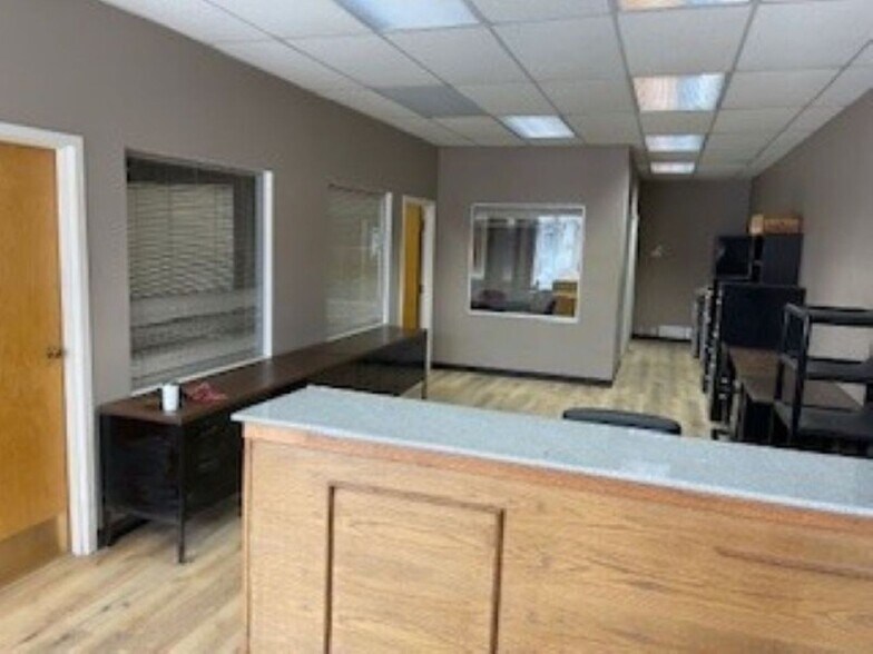 More Photos Of 126 S 4th St, Dekalb Office For Lease