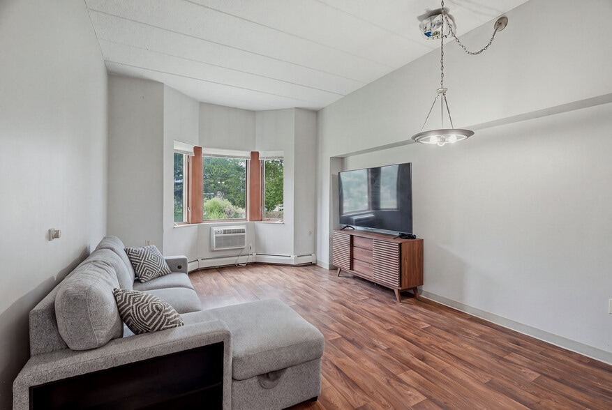More Photos Of 985 Ivy Ave E, Saint Paul Apartments For Sale