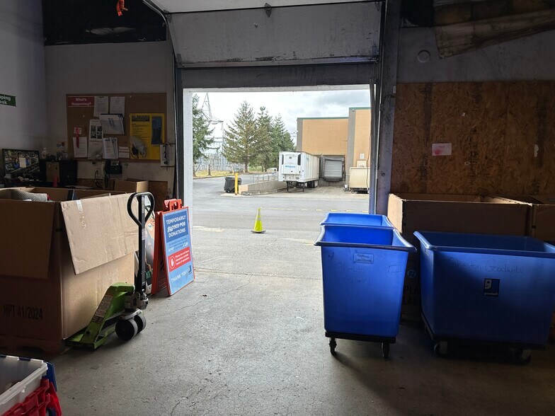 More Photos Of 301 E Wallace Kneeland Blvd, Shelton General Retail For Lease