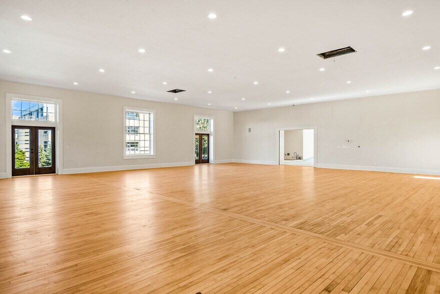 More Photos Of 220 Saint Lawrence Ave, Janesville Storefront Retail Residential For Sale