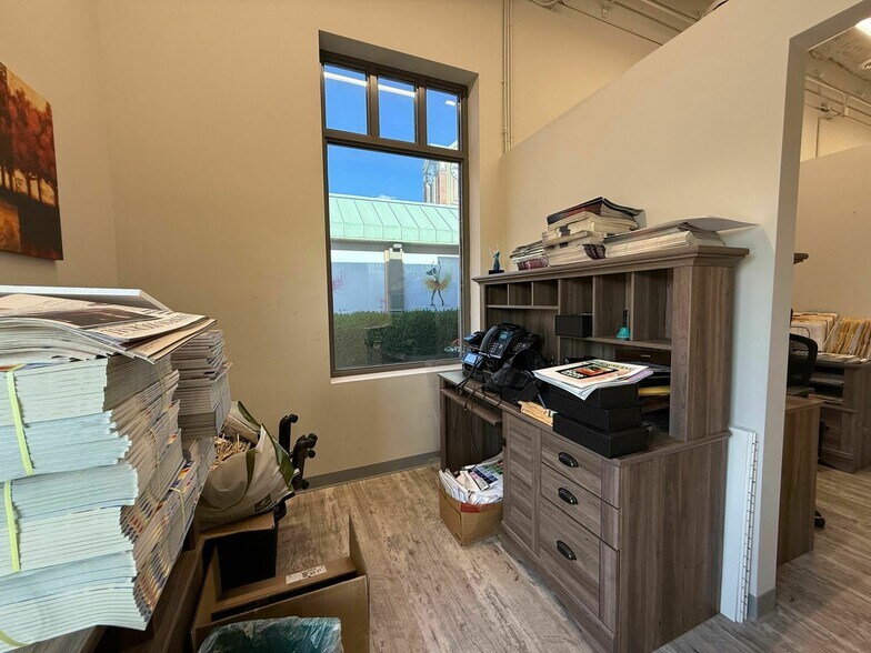 More Photos Of 2101 W Chesterfield Blvd, Springfield Office For Sale