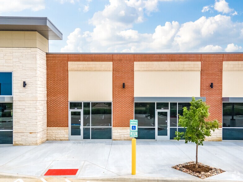More Photos Of 2401 Little Elm Pkwy, Little Elm General Retail For Lease