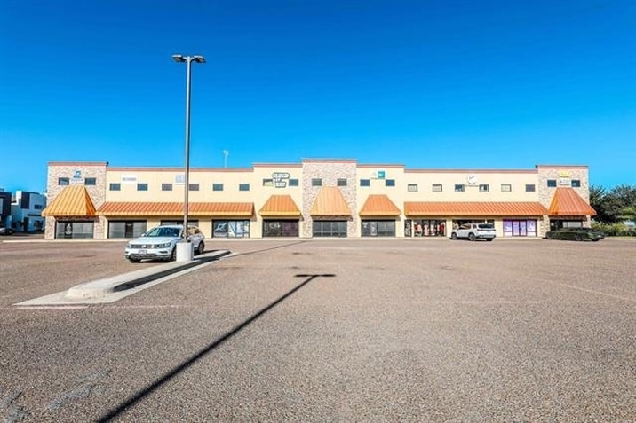 More Photos Of 8218 Casa Verde Rd, Laredo Storefront Retail Office For Sale