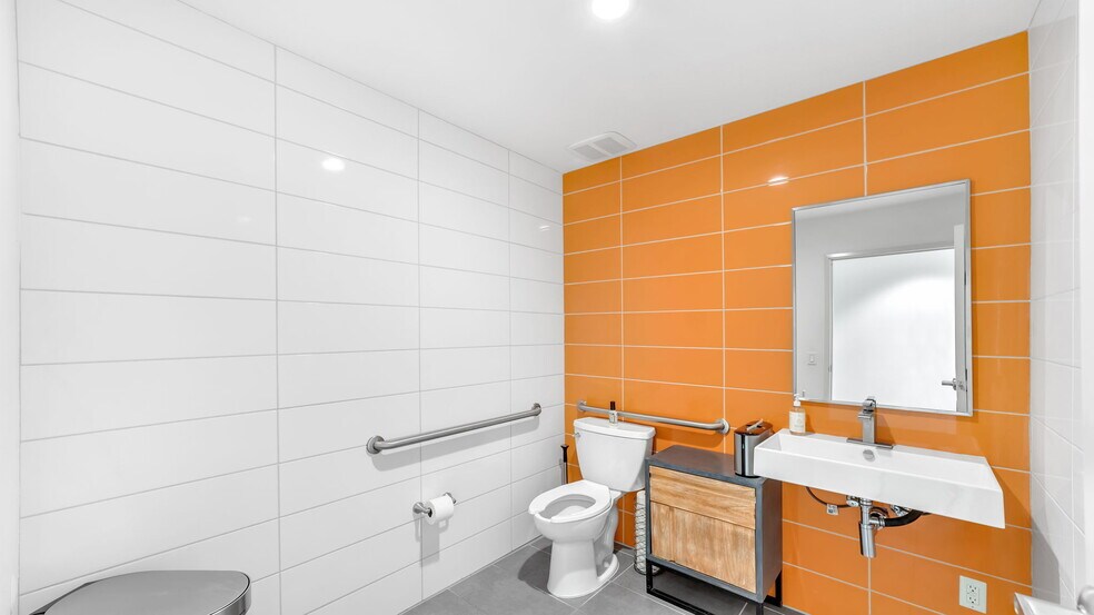 More Photos Of 4010 Goldfinch St, San Diego Loft Creative Space For Sale