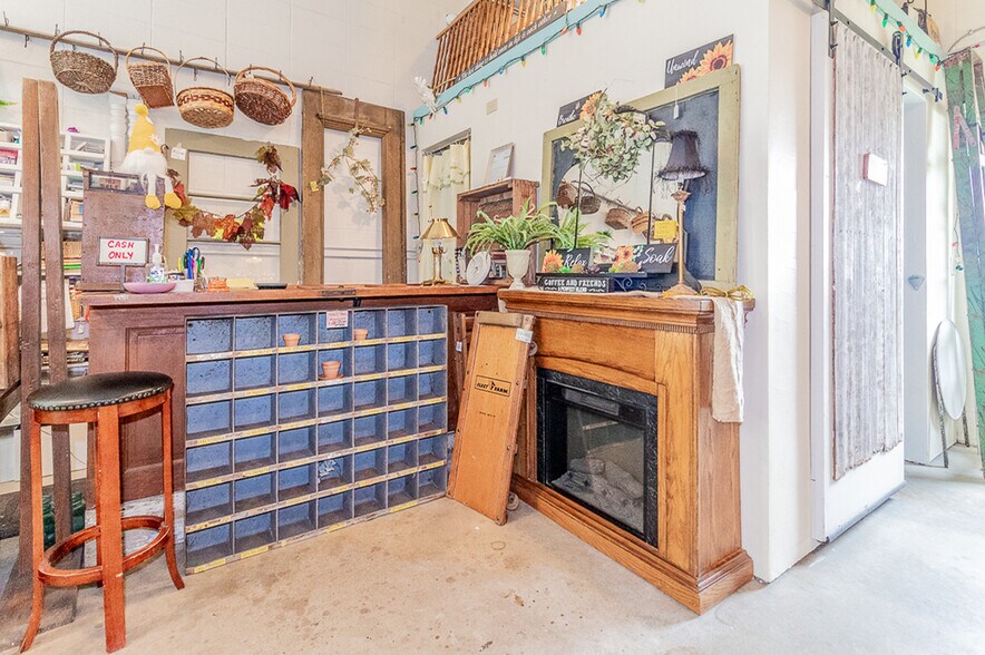 More Photos Of 185 E State St, Iola Storefront For Sale