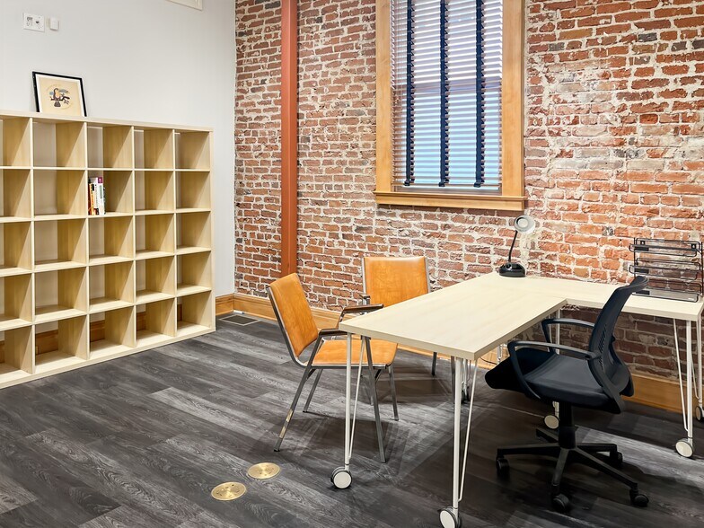 More Photos Of 2020 Eye St, Bakersfield Coworking Space