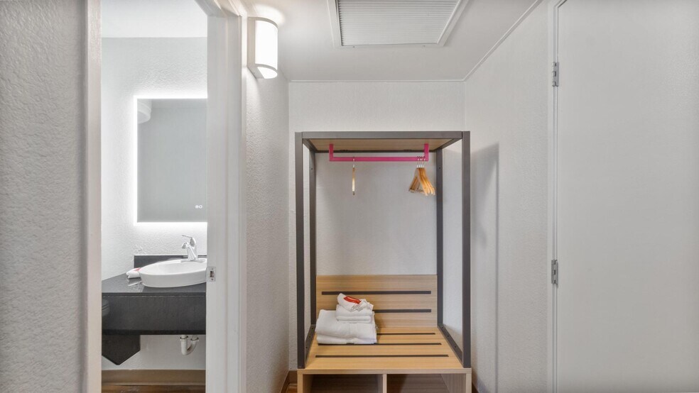 More Photos Of 1561 6th St, Wells Hotel For Sale