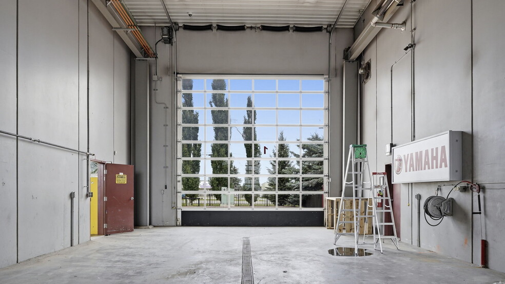 More Photos Of 490 South Ave, Spruce Grove Manufacturing For Sale