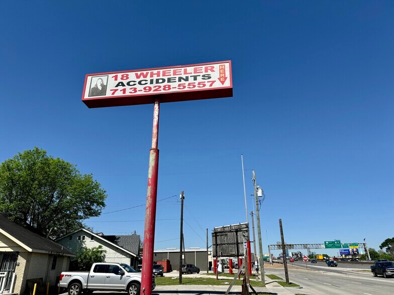 More Photos Of 5737 Burwell St, Houston Office Residential For Sale