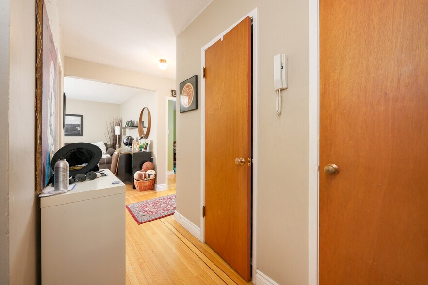 More Photos Of 2250 York Ave, Vancouver Apartments For Sale