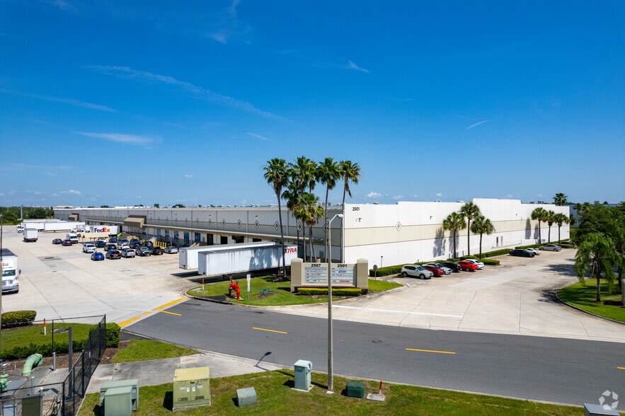 More Photos Of 2501 Investors Row, Orlando Unknown For Lease