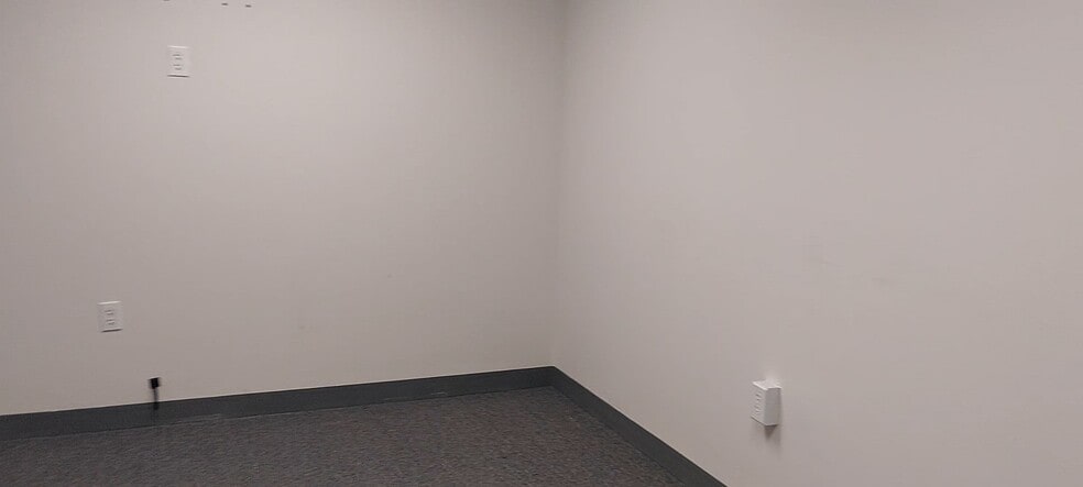 More Photos Of 30-32 6th Rd, Woburn Warehouse For Lease