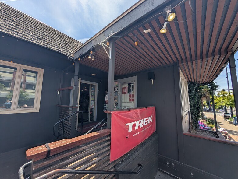 More Photos Of 120 E Main St, Ashland Freestanding For Sale