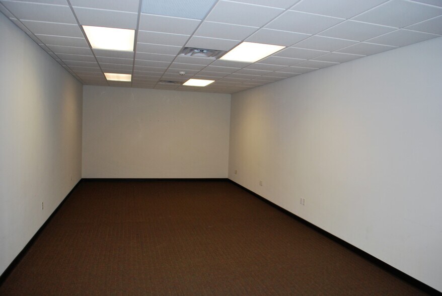 More Photos Of 404 W Air Park Dr, Muncie Medical For Sale