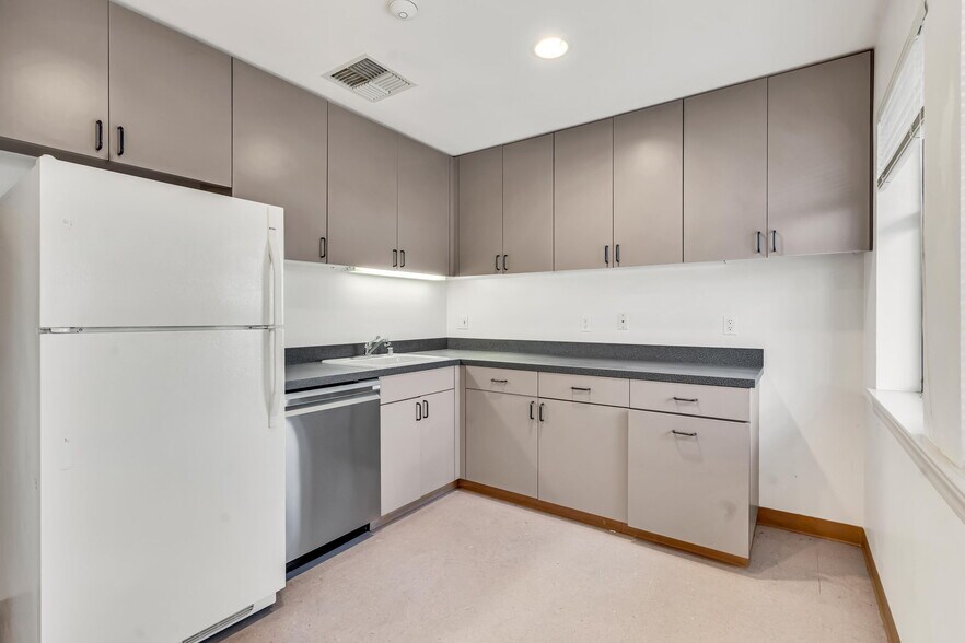 More Photos Of 418 Aviation Blvd, Santa Rosa Medical For Sale