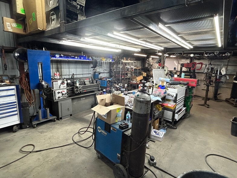 More Photos Of 6001 W Glendale Ave, Glendale Auto Repair For Sale
