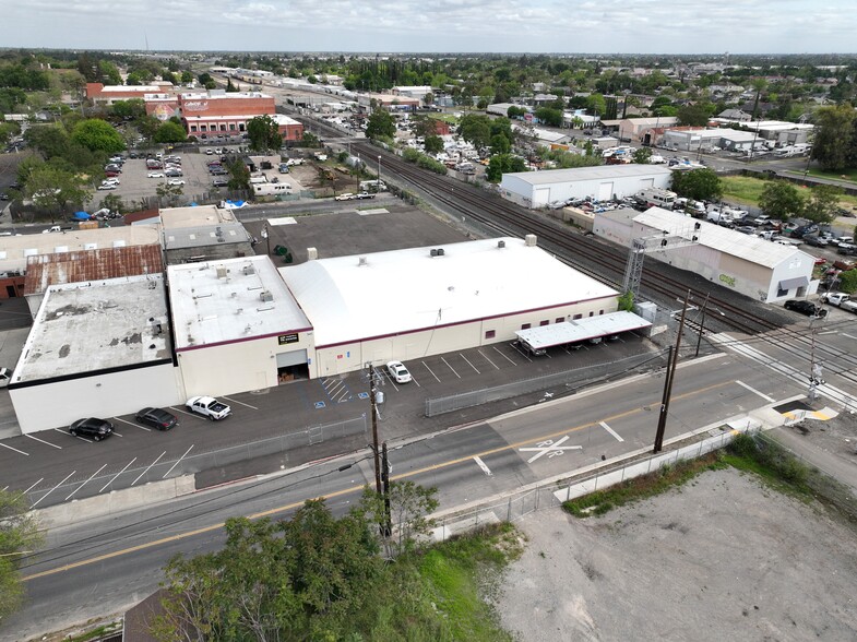 Primary Photo Of 945 E Lindsay, Stockton Warehouse For Sale