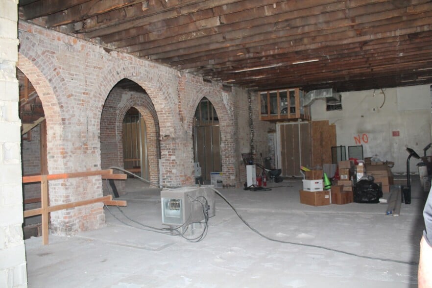 More Photos Of 201 E Main St, Carbondale Office Residential For Lease