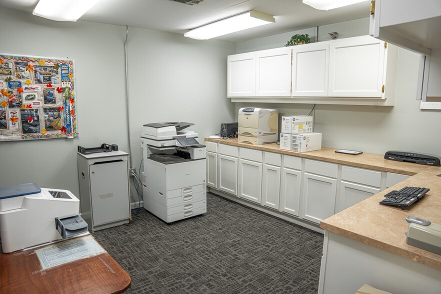 More Photos Of 11110 Gilbert Dr, Knoxville Distribution For Sale