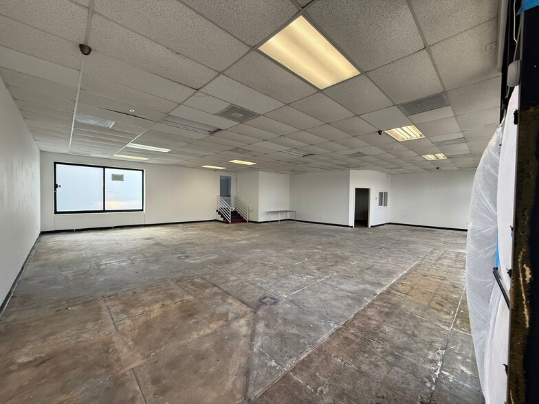 More Photos Of 1909 Santa Monica Blvd, Santa Monica Storefront For Lease