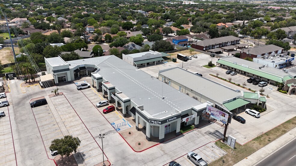 More Photos Of 8602 McPherson Rd, Laredo Storefront For Lease