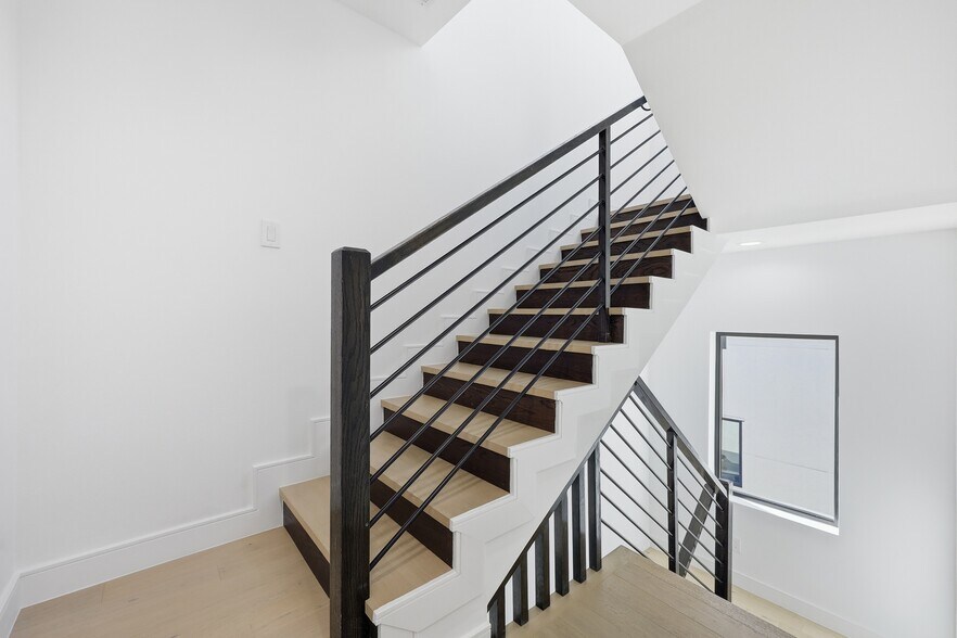 More Photos Of 2631 Kirby st, Dallas Multifamily For Sale