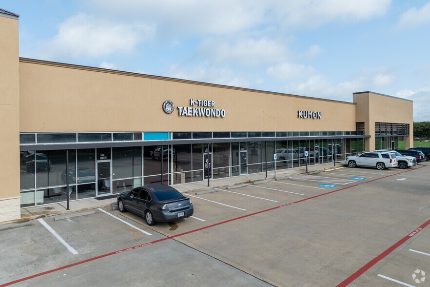 More Photos Of 12920 University Blvd, Sugar Land Storefront For Sale