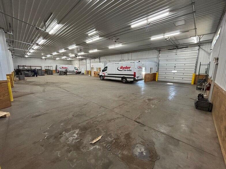 More Photos Of 3902 130th St, Lake Hallie Distribution For Lease