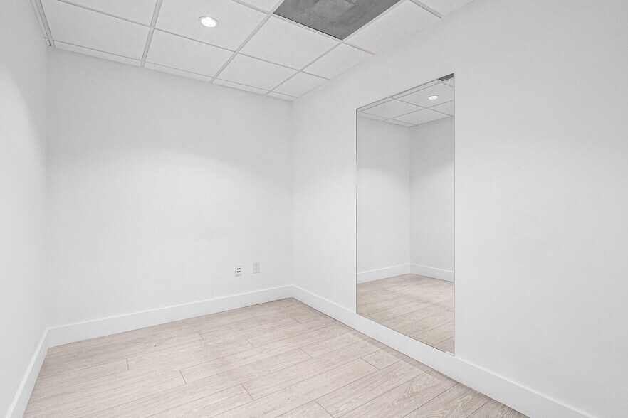 More Photos Of 6330 Manor Ln, South Miami Office For Lease