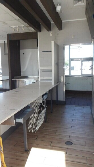More Photos Of 505 E Edinburg Ave, Elsa Fast Food For Lease