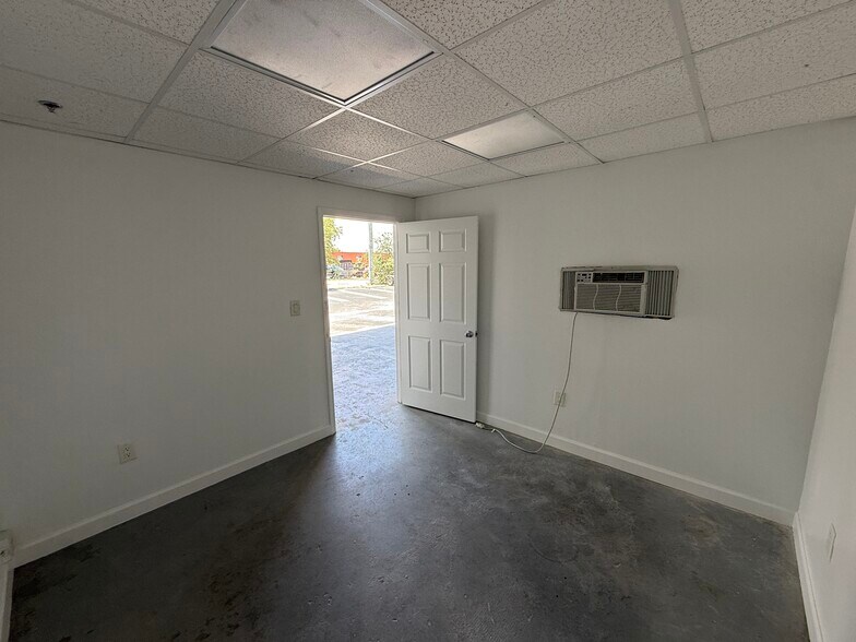 More Photos Of 1300 Old Dixie Hwy, Lake Park Unknown For Lease