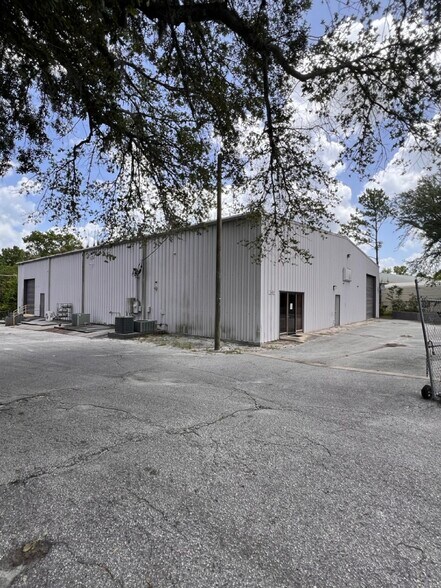 More Photos Of 360 Old Sanford Oviedo Rd, Winter Springs Manufacturing For Lease