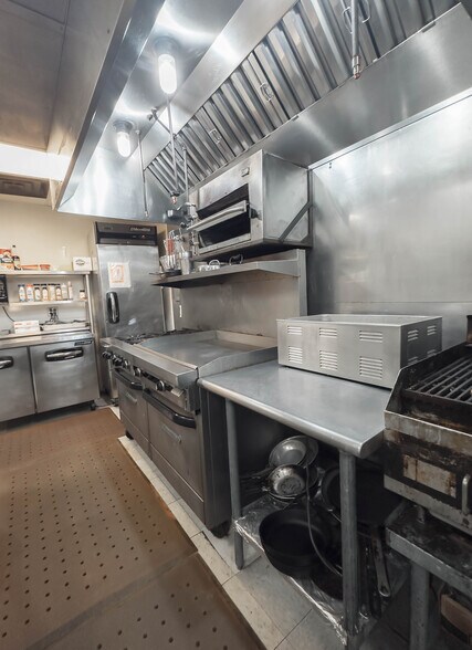 More Photos Of 205 Main St, Onalaska Specialty For Sale