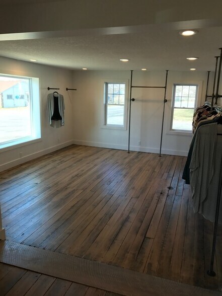 More Photos Of 15026 Center St, Leo-Cedarville Storefront For Lease