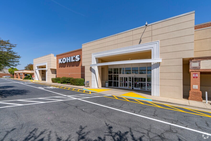 More Photos Of 9645-9759 Sam Furr Rd, Huntersville Unknown For Lease