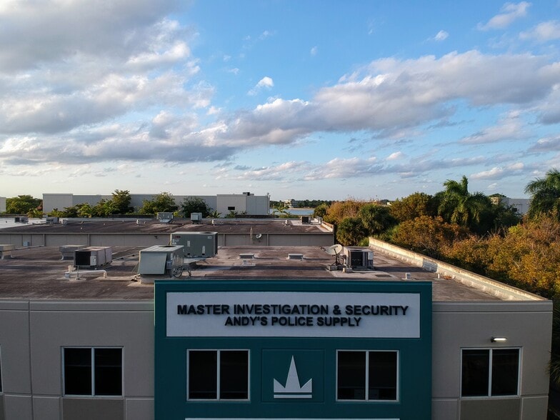 More Photos Of 14000-14046 NW 82nd Ave, Miami Lakes Light Distribution For Lease