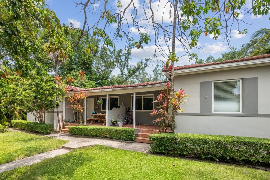 Primary Photo Of 11105 NE 9th Ave, Biscayne Park Multifamily For Sale