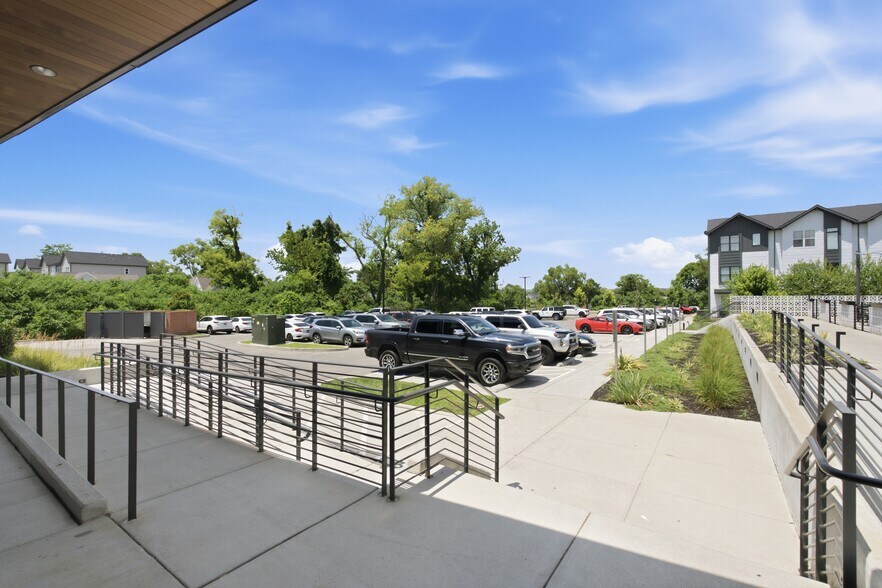 More Photos Of 6100 Robertson Ave, Nashville Storefront For Lease