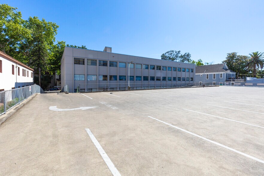 More Photos Of 2525 K St, Sacramento Medical For Lease