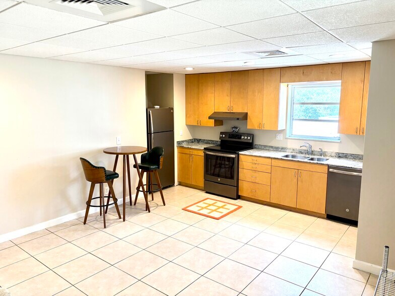 More Photos Of 218 S F St, Lake Worth Beach Warehouse For Sale