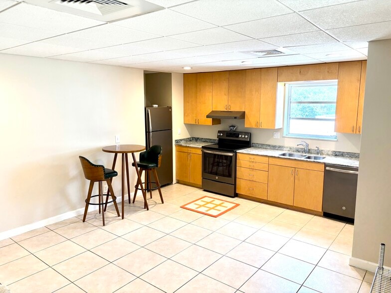 More Photos Of 218 S F St, Lake Worth Warehouse For Sale