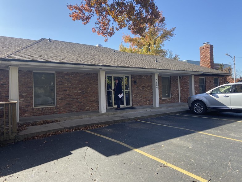 More Photos Of 5809 Reeds Rd, Mission Medical For Sale