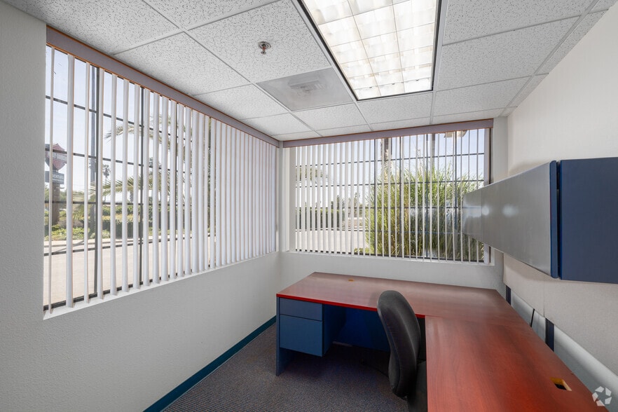 More Photos Of 1327 Del Norte Rd, Camarillo Medical For Sale