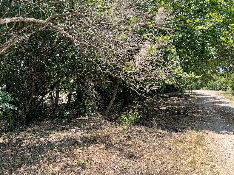 More Photos Of 914 Shady Ln, Austin Land For Lease
