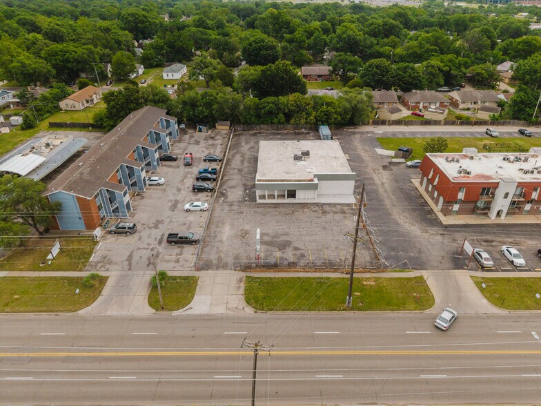 More Photos Of 2234 S Oliver St, Wichita Freestanding For Sale
