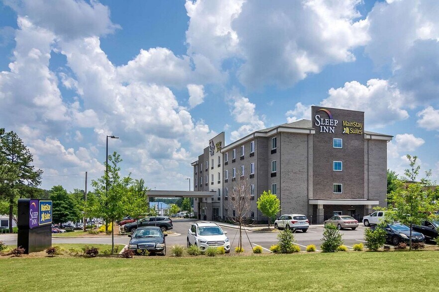 More Photos Of 3 Amlajack Blvd, Newnan Hotel For Sale