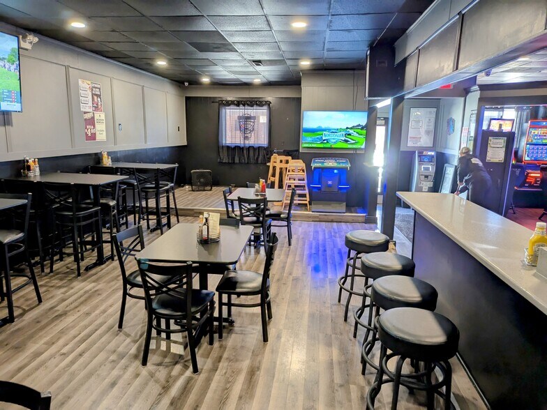 More Photos Of 406 Cherry Ave, Rochelle Sports And Entertainment For Sale